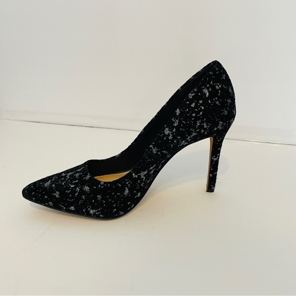 Vince Camuto Shoes - Vince Camuto, 6 1/2, black and silver details.